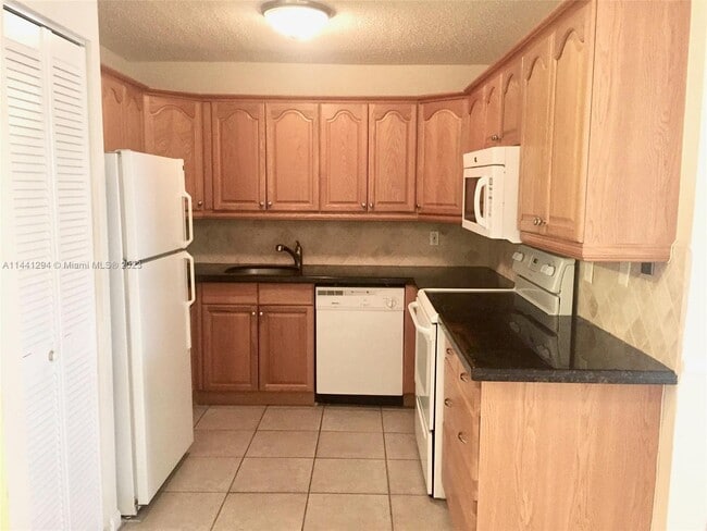 Building Photo - 1100 SE 4th Ave