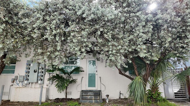 Building Photo - 328 Euclid Ave