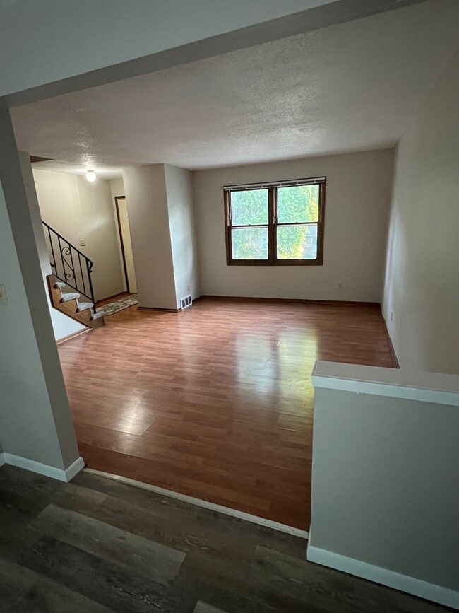Building Photo - 35 Pleasant View Dr