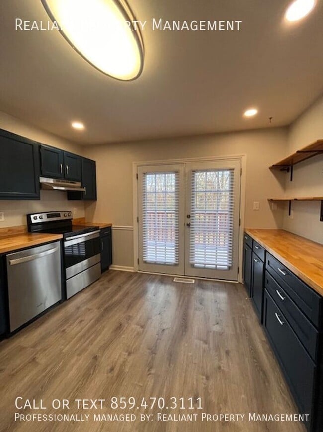 Building Photo - 353 Chase Pl