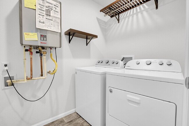 Building Photo - $2,500 - 3 Bed, 2.5 Bath Townhome with Central AC, and In Unit Laundry!