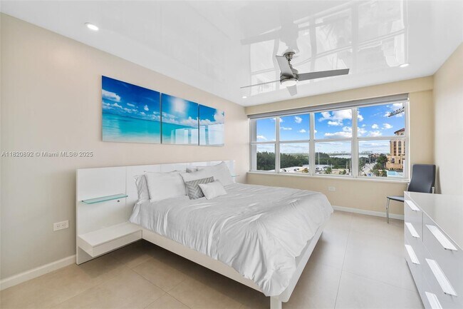 Building Photo - 3111 N Ocean Dr