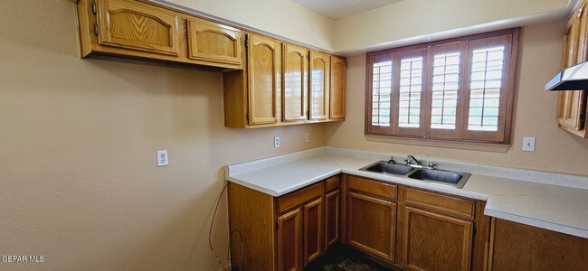 Building Photo - 3903 Van Buren Ave