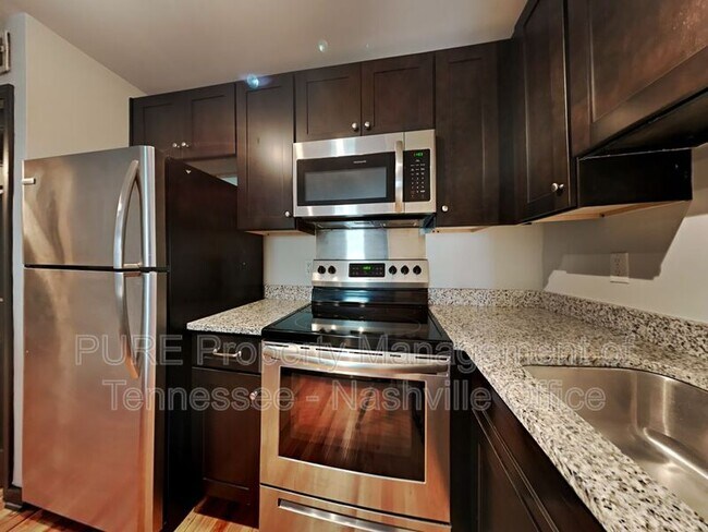 Building Photo - 517 Veritas St