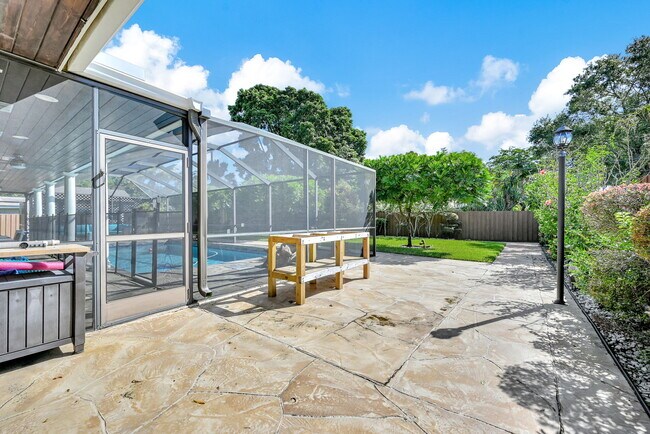 Building Photo - 836 Orchid Dr