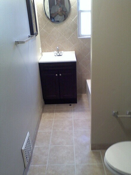 bathroom - 1012 Marin St