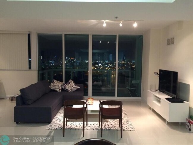 Building Photo - 1861 NW S River Dr