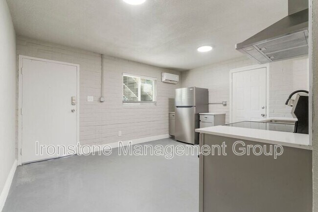 Building Photo - 2618 E 8th St