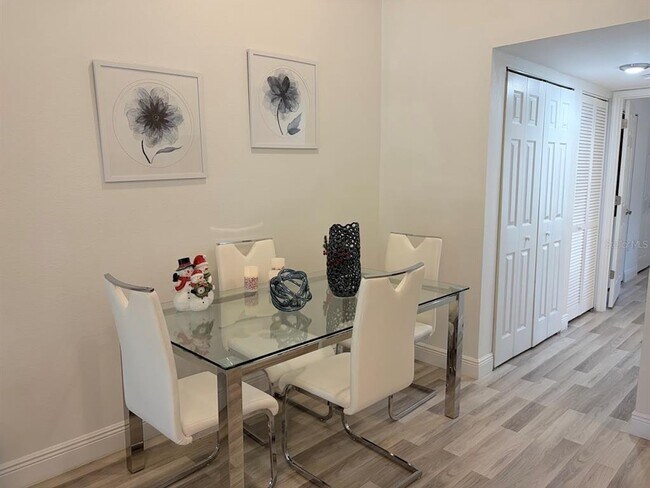 Building Photo - 2511 Hammock Ct