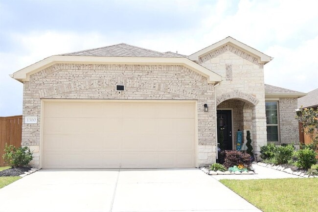 Primary Photo - 1300 Coco Ray Ln