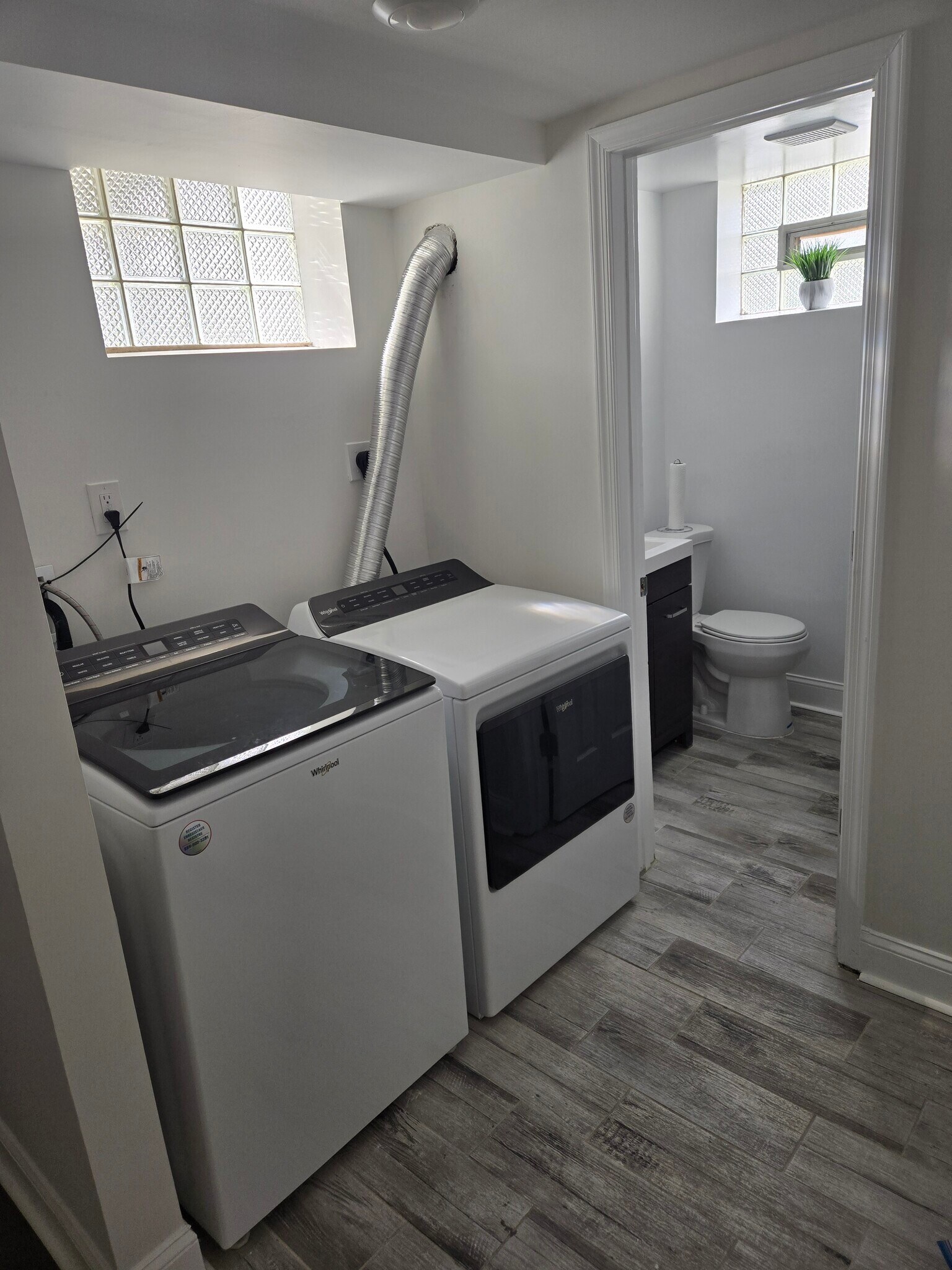 Building Photo - 1511 Woodbourne Ave