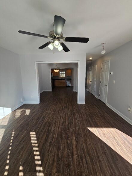 Building Photo - 527 Walter St