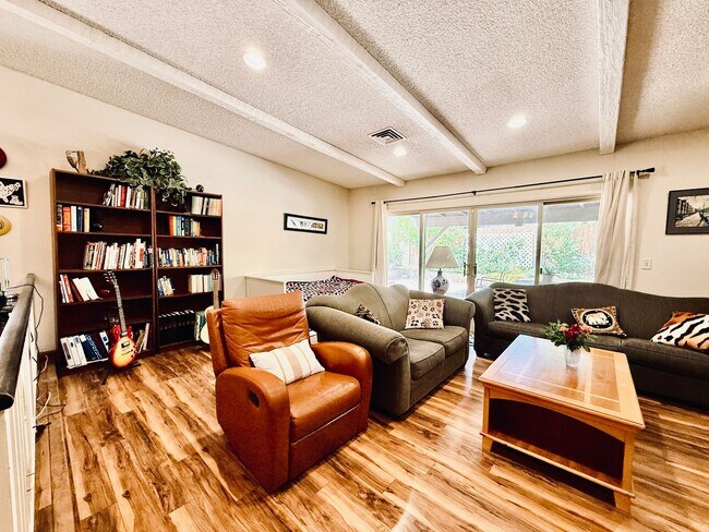 Building Photo - Available August 1st! Beautiful fully furnished single-story home located in the prestigious Span...