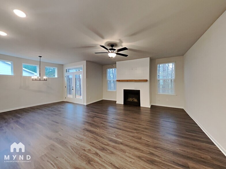 Building Photo - 667 Riverwood Pass