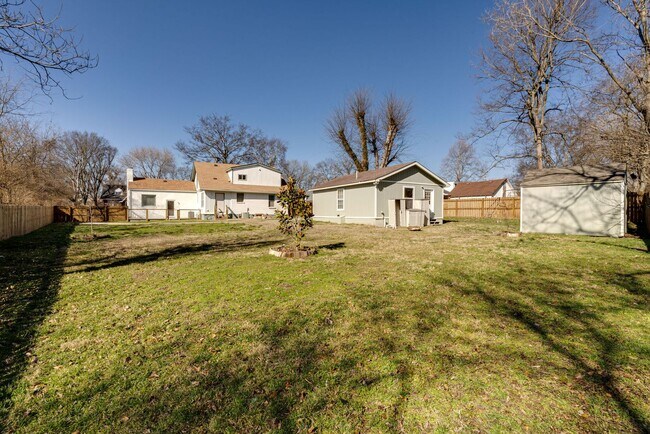 Building Photo - Spacious 4 Bed/ 3.5 Bath Home in Madison w Detached Office and Full Bath, 2 Car Garage, 1/2 acres...