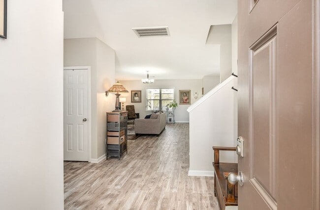 Building Photo - Rent this beautiful 4-bedroom, 3-bathroom ...
