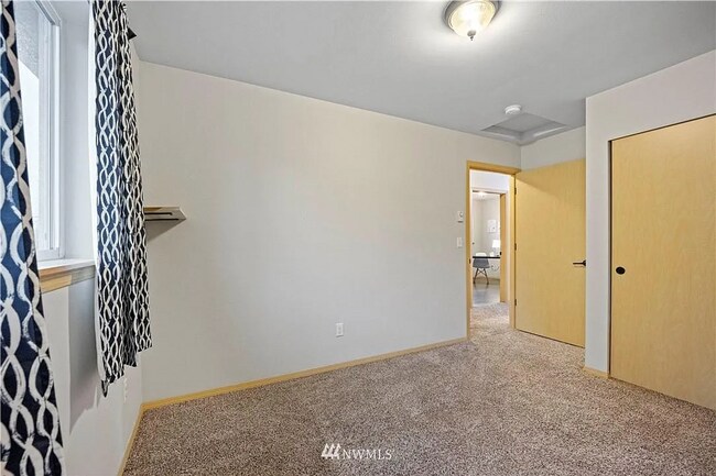 Building Photo - Beautifully Updated 3 Bed, 2.5 Bath Townhome in Monroe