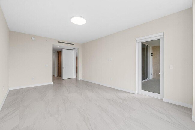 Building Photo - 220 SE Mizner Blvd