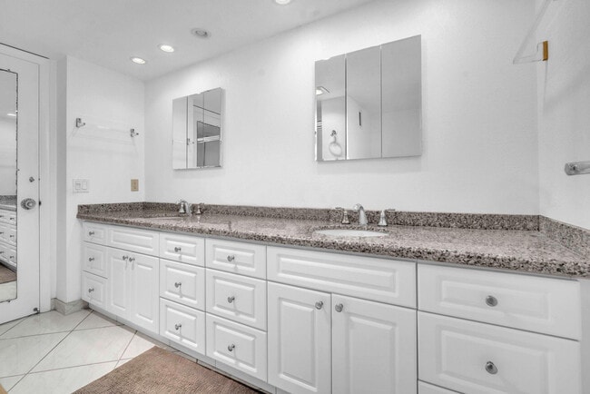 Building Photo - 4280 Galt Ocean Dr