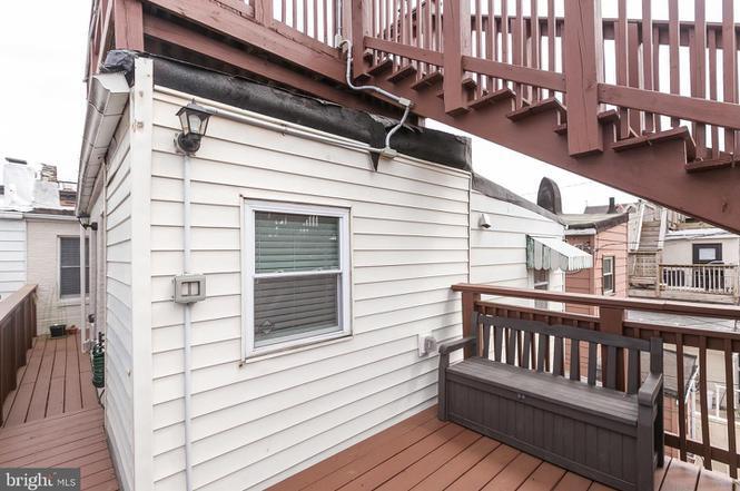 1st level roof Deck - 924 S Ellwood Ave