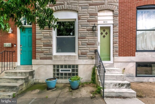 Building Photo - 806 S Clinton St