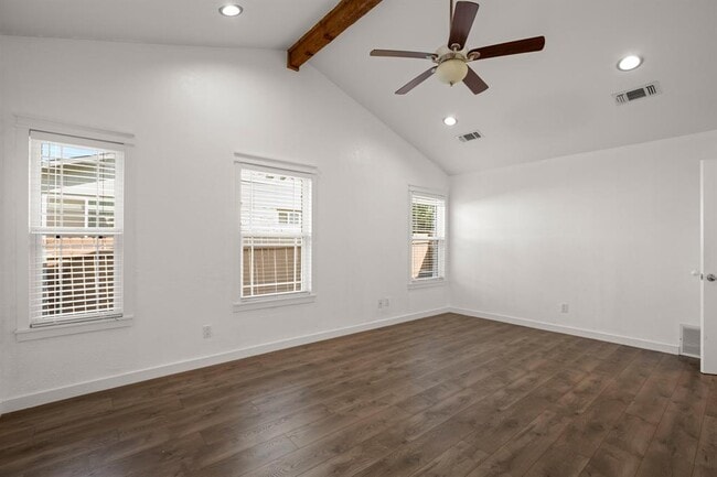 Building Photo - 2401 Stone River Dr