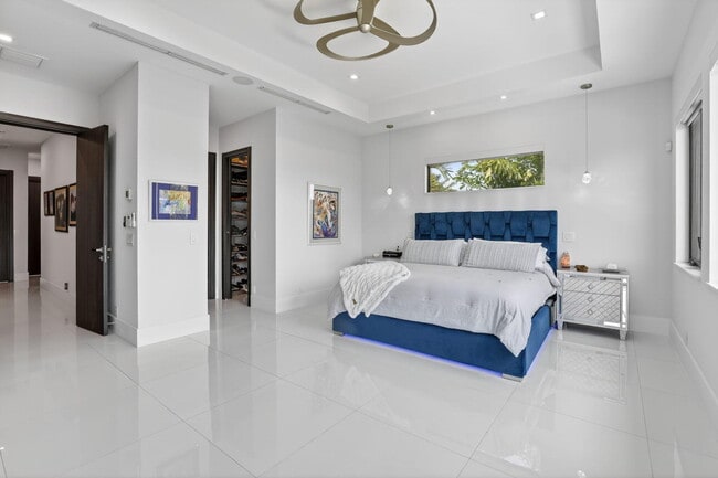 Building Photo - 334 Isle of Capri Dr