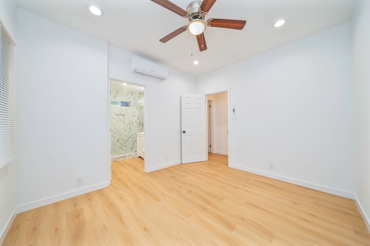 Building Photo - 1253 Del Rey Ave