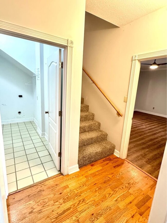 Building Photo - 1110 Athens Dr