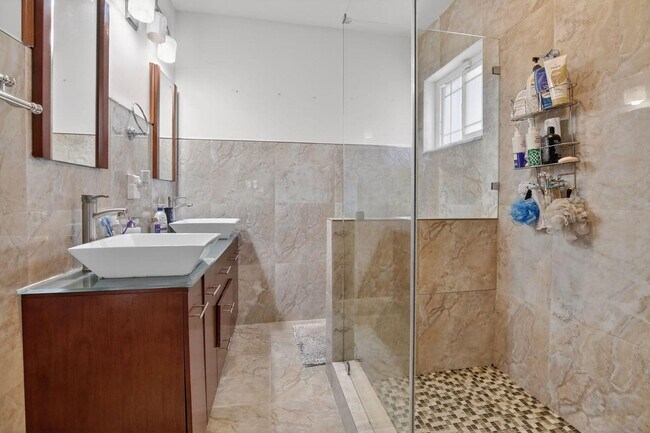 Building Photo - 7000 Plantation Rd