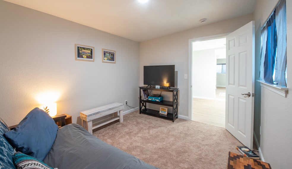 Building Photo - 604 S 8th St