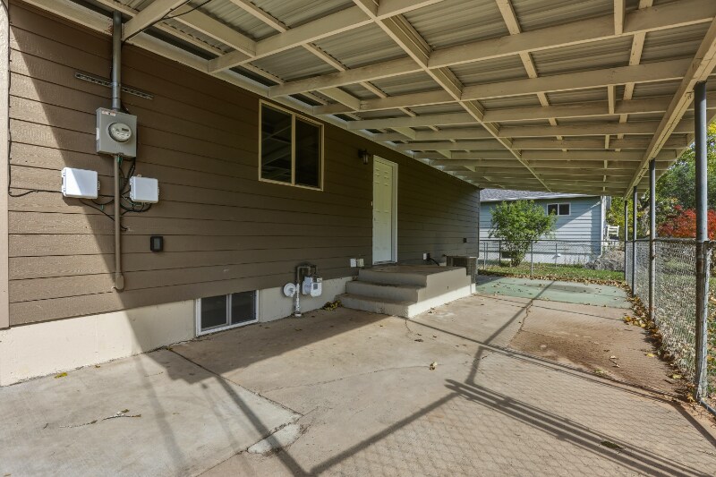 Building Photo - 2104 Prairie Ave