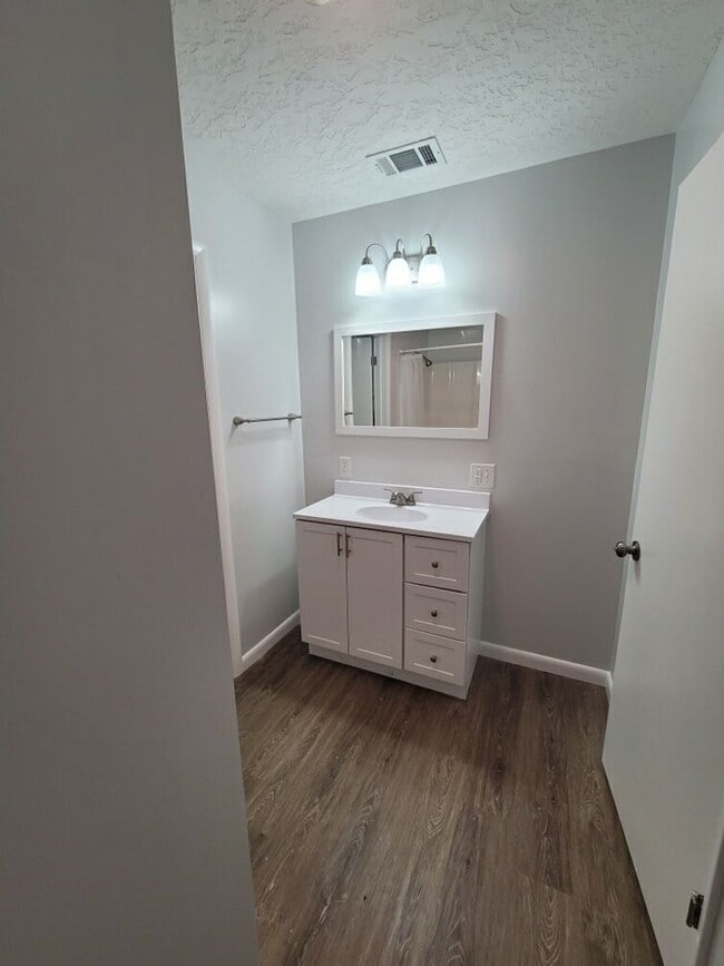 Building Photo - 966 Grayton Rd