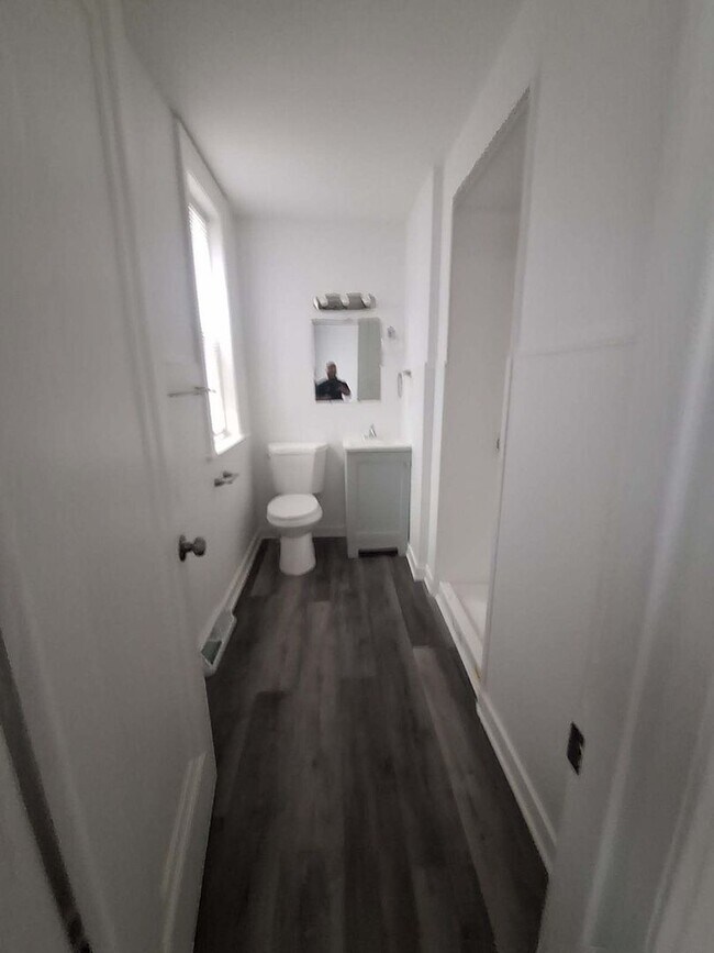 Building Photo - 320 W 16th St