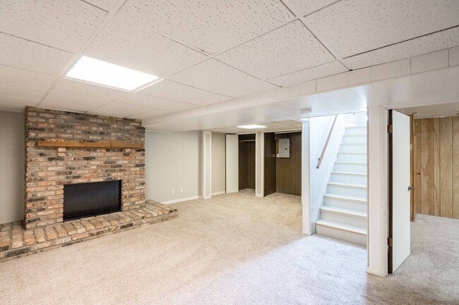 Building Photo - 106 NE Grant St