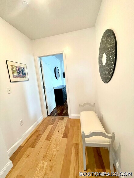 Primary Photo - 1008 Tremont St