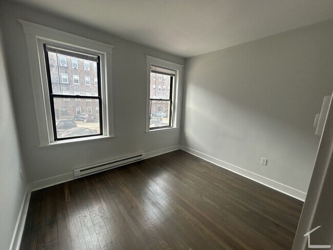 Building Photo - 81 Park Dr