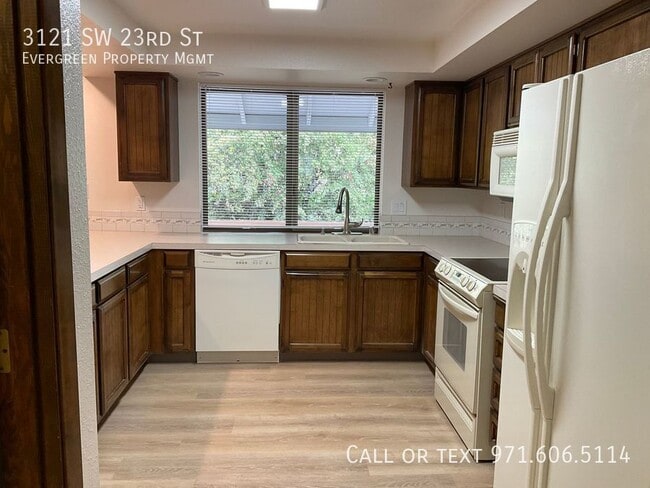 Building Photo - 3121 SW 23rd St