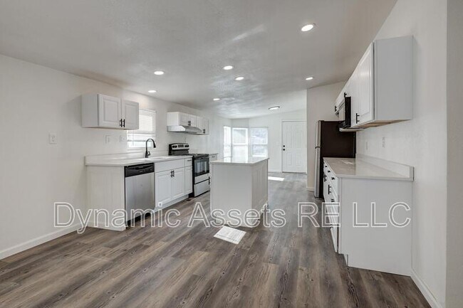 Building Photo - 705 N Cayuga St