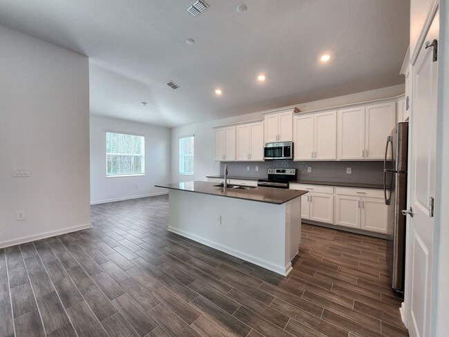 Building Photo - Beautiful Like New One Story Pine Glen Home with Solar Panels for Energy Efficiency & Three Car G...