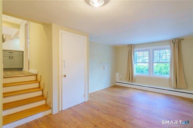 Building Photo - 33 Sky View Dr