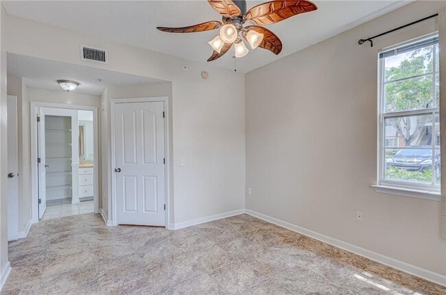 Building Photo - 9833 Baywinds Blvd