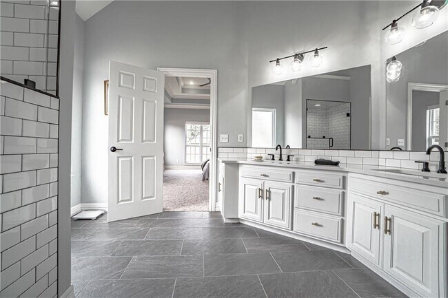 Building Photo - 4313 W Arlington Dr