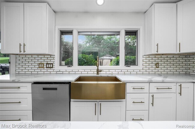 Building Photo - 3332 Barlyn Ln