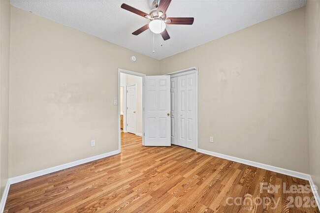Building Photo - 215 6th St