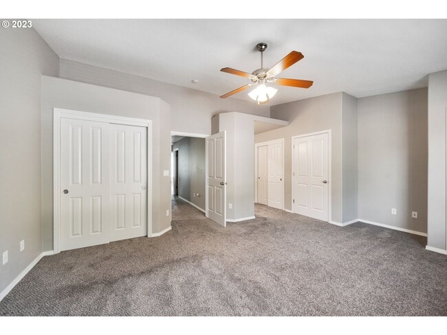 Building Photo - Stunning townhouse in Canby- 3 bed / 2.5 b...