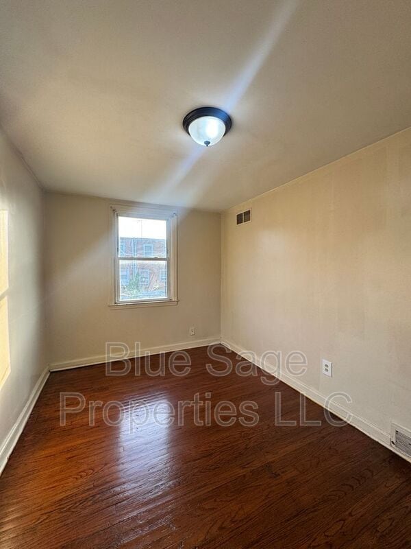 Building Photo - 545 S 4th St