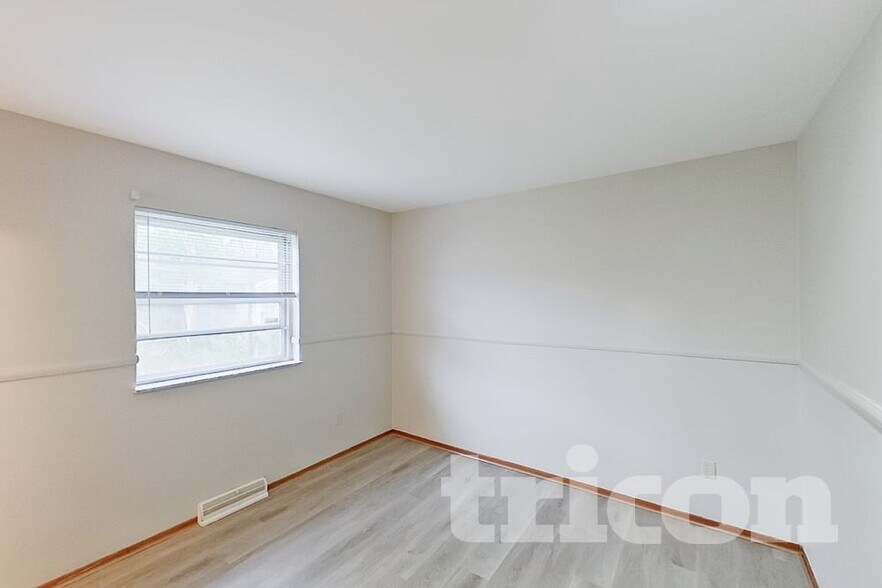 Building Photo - 1546 Grant Dr