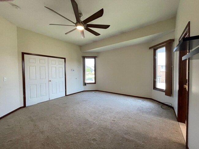 Building Photo - Clinton Twp Home-4-Bedroom, 2.5 Baths, Lau...