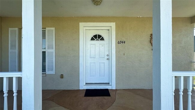 Building Photo - 6944 Rosemont Dr
